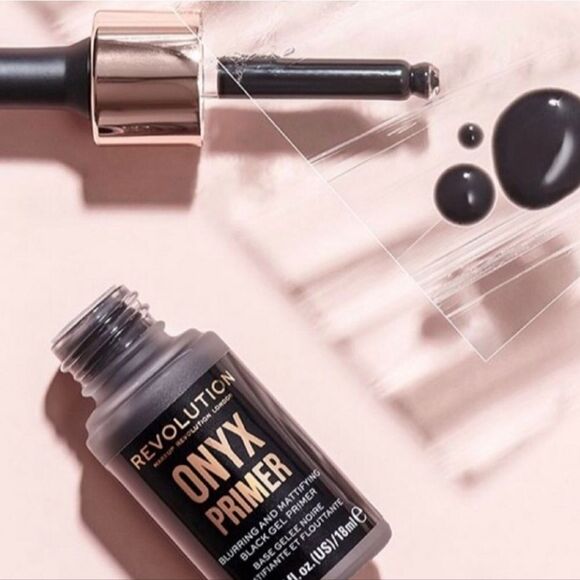 Revolution Beauty Onyx Primer Blurring & Mattifying Black Gel Primer - Picture 3 of 9